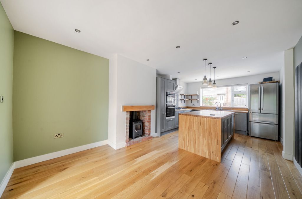Property photo 2 of 18 1323924-15-688cc5c81c2d2