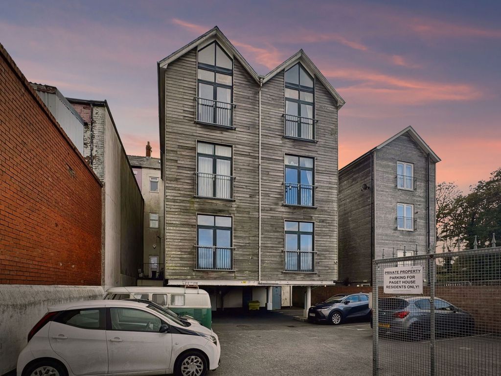 Property photo 1 of 9