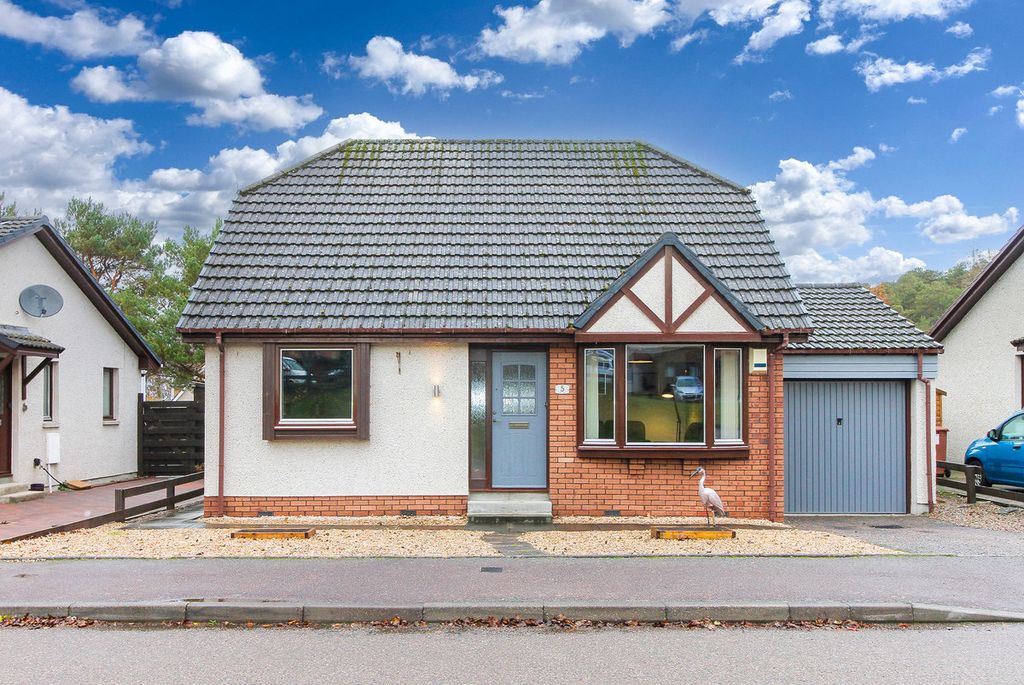 Property photo 2 of 27