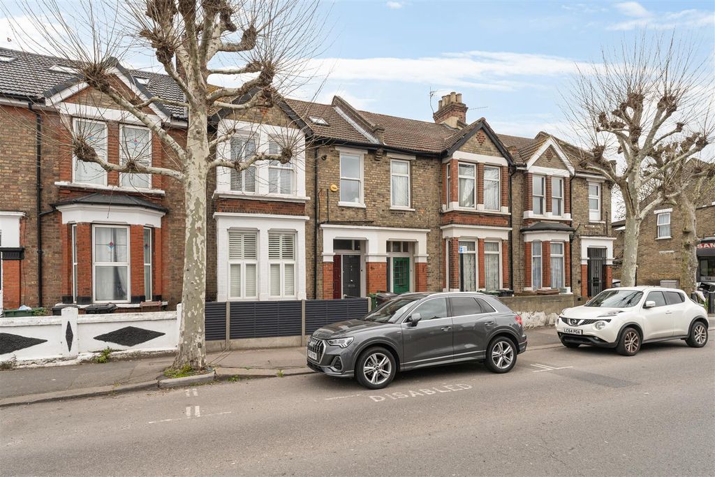 Property photo 1 of 24 Church Road, E10