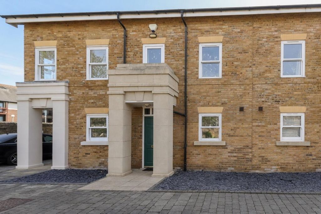 Property photo 1 of 17 Front (Exterior)