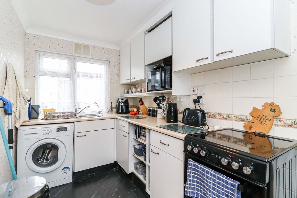 Property photo 2 of 9 Picture No. 02