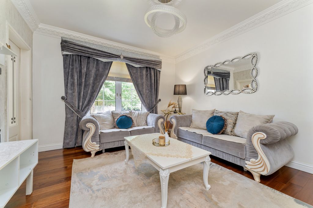 Property photo 2 of 27