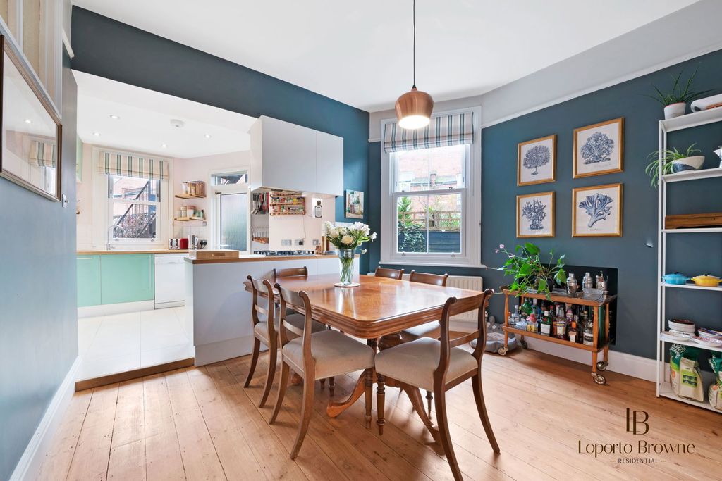 Property photo 3 of 23