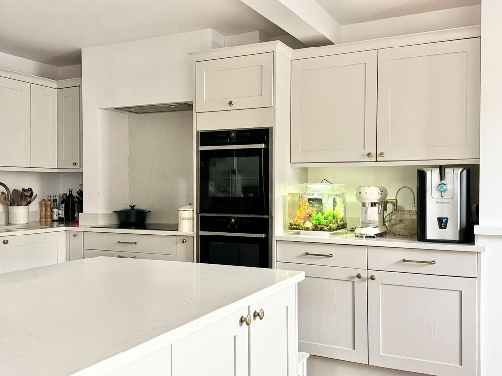 Property photo 1 of 33 Wellcroft, Ivinghoe