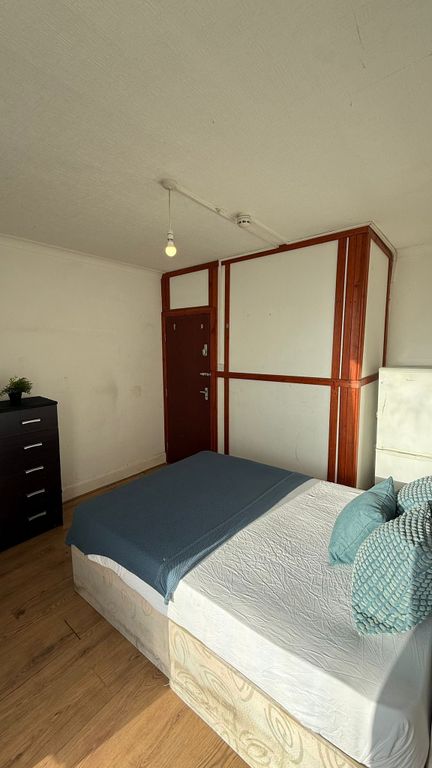 Property photo 2 of 8 Bedroom