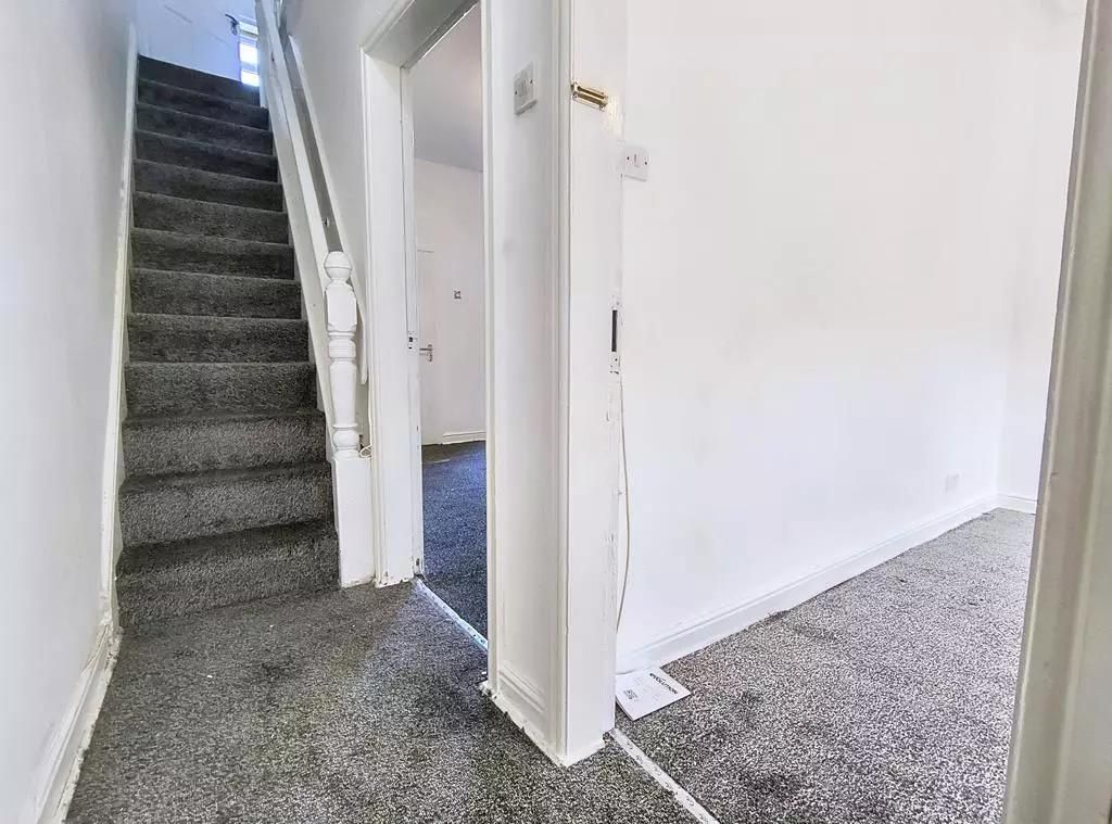 Property photo 3 of 12 Hallway