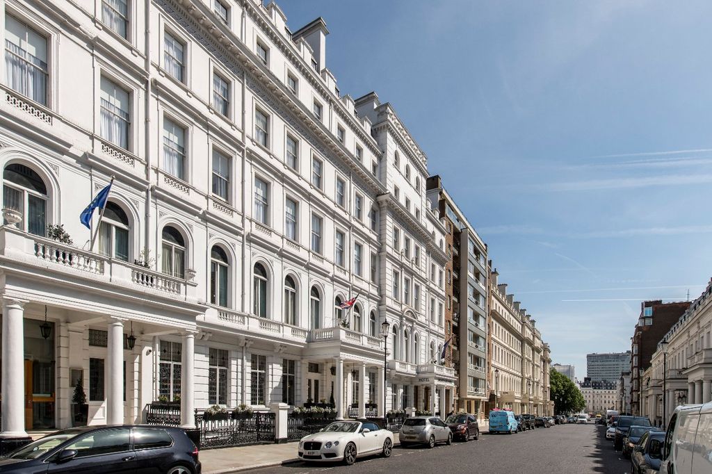 Property photo 1 of 31 Lancaster Gate St.