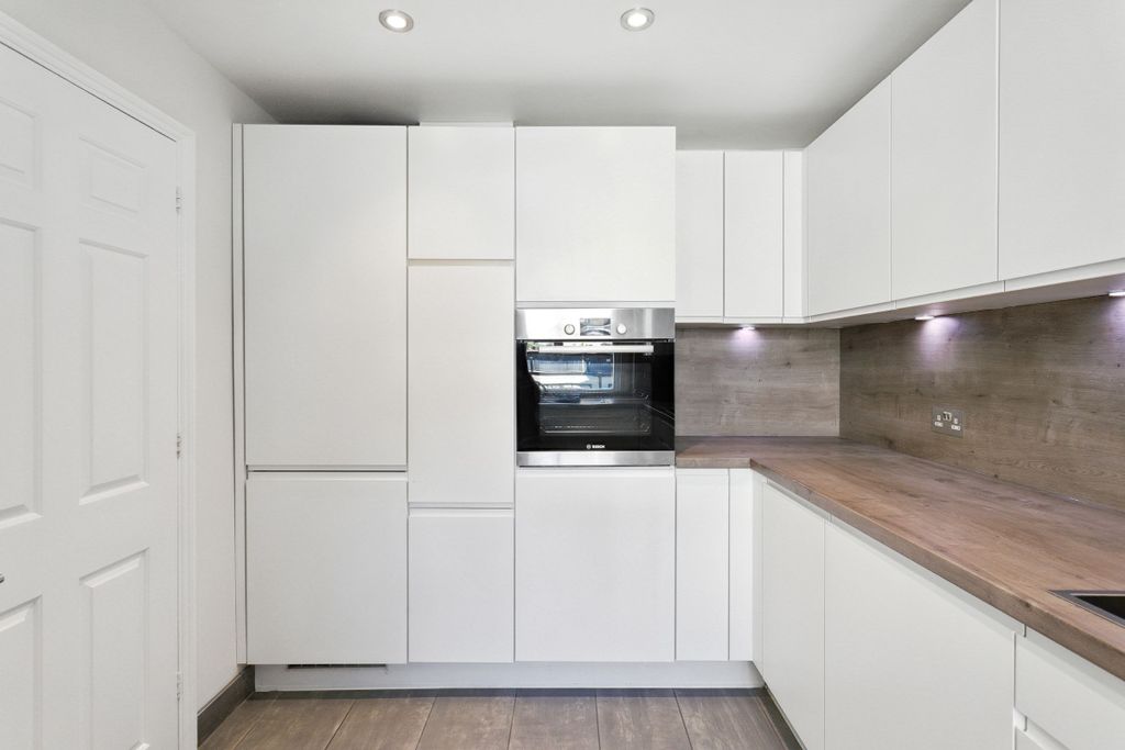 Property photo 2 of 17 Kitchen