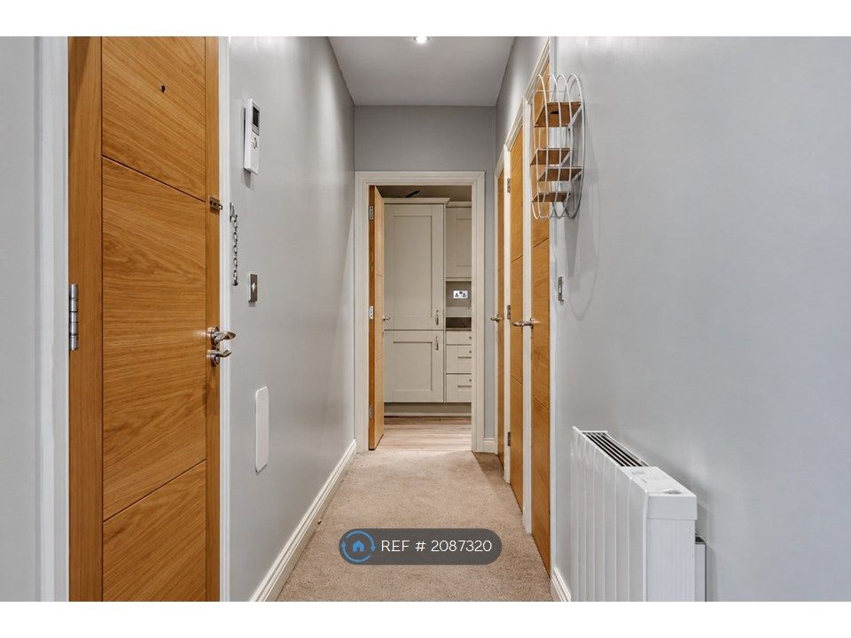 Property photo 3 of 8 Hallway
