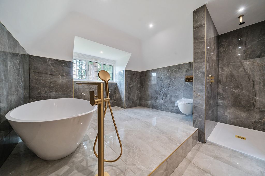 Property photo 2 of 26 Bathroom