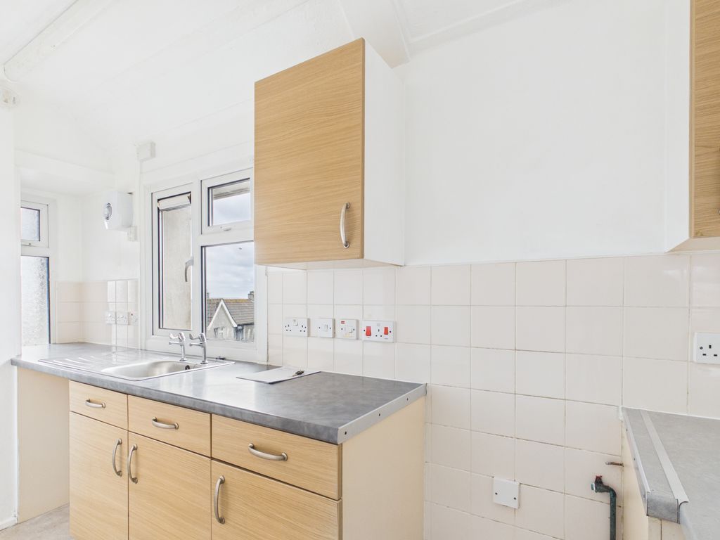 Property photo 2 of 8 Kitchen