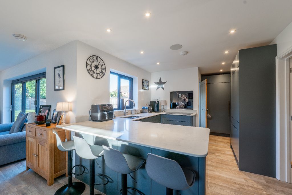 Property photo 3 of 29 4676156