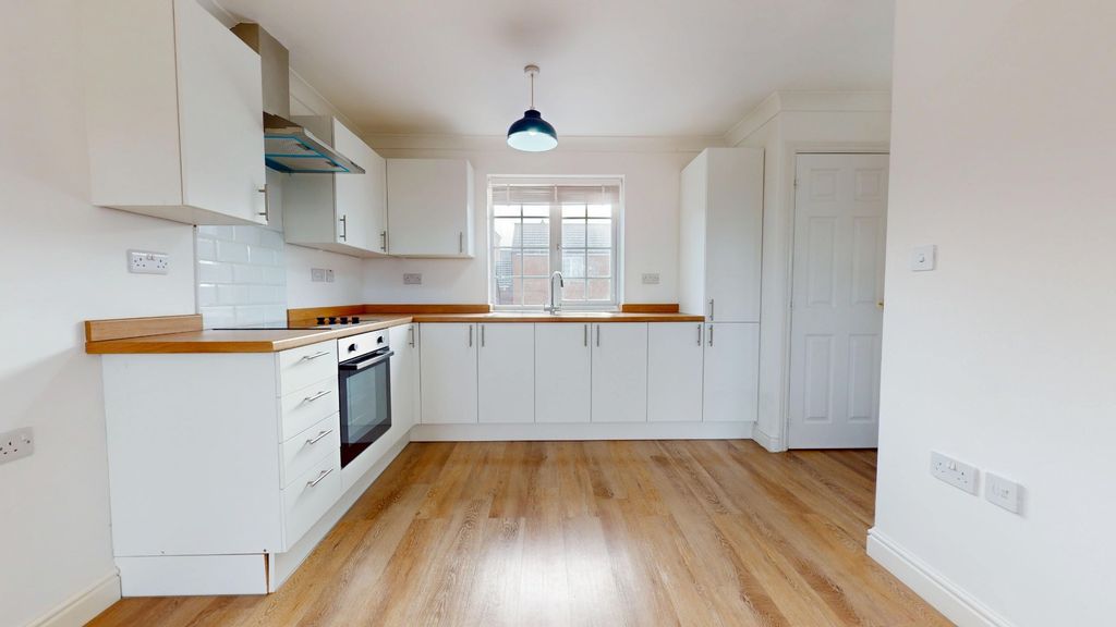 Property photo 2 of 14 4628421