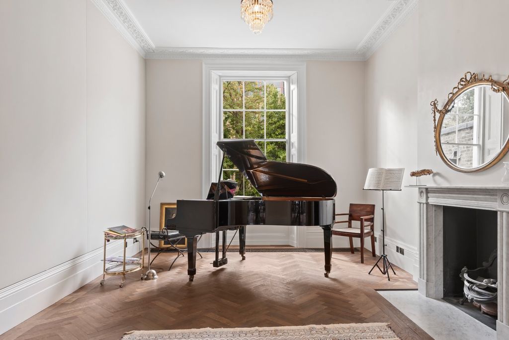 Property photo 2 of 25