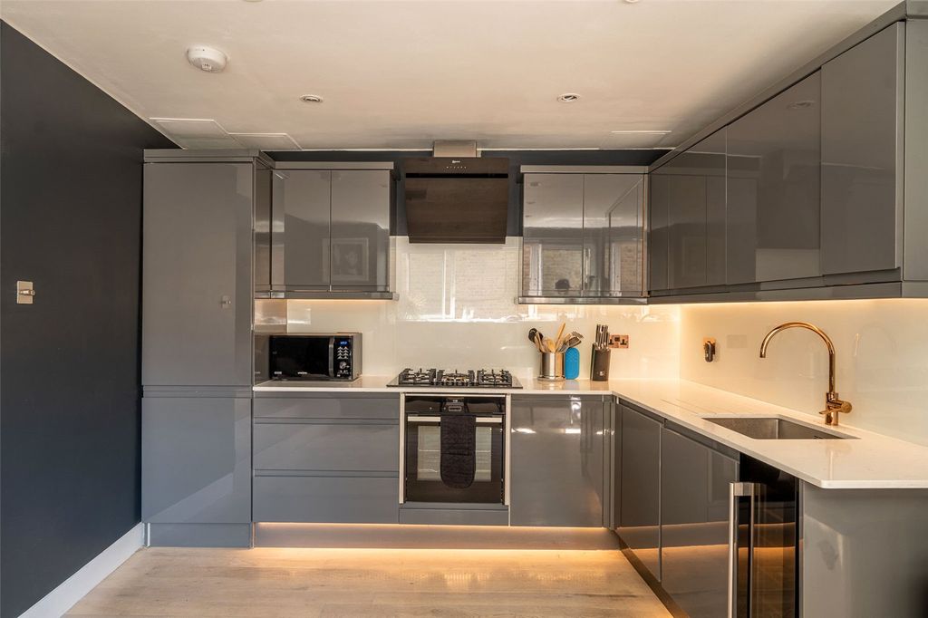 Property photo 3 of 17 Kitchen