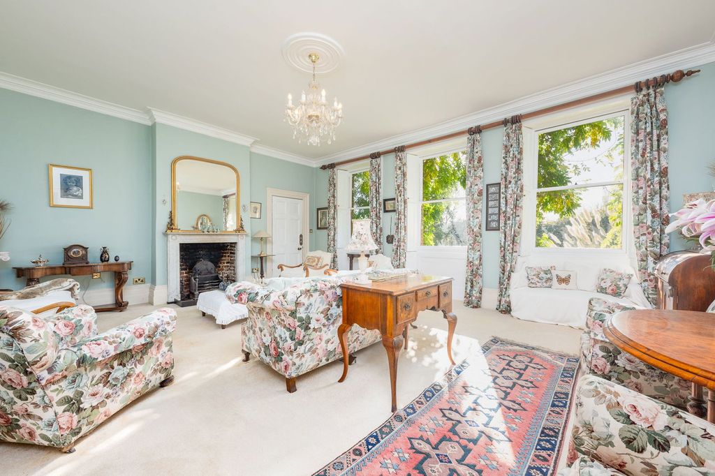 Property photo 3 of 32