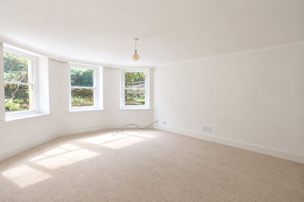 Property photo 3 of 8 Picture No. 32