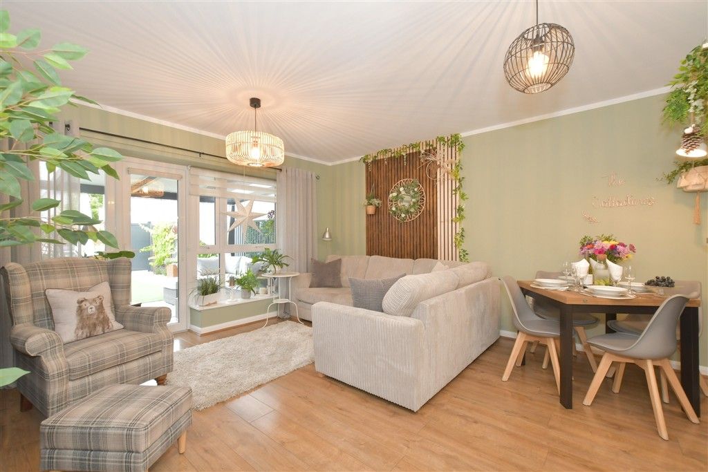 Property photo 2 of 9 Lounge