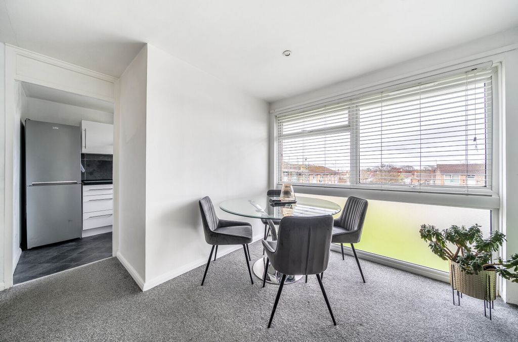 Property photo 3 of 13 1380467-25-6928B6...