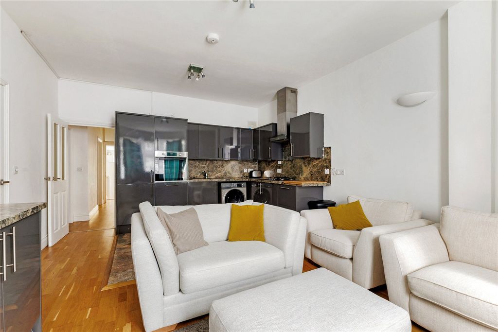 Property photo 2 of 17 Picture No. 15