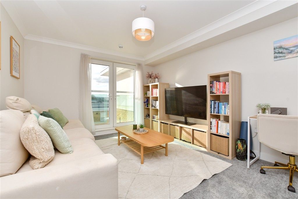 Property photo 2 of 11 Kitchen / Living Room