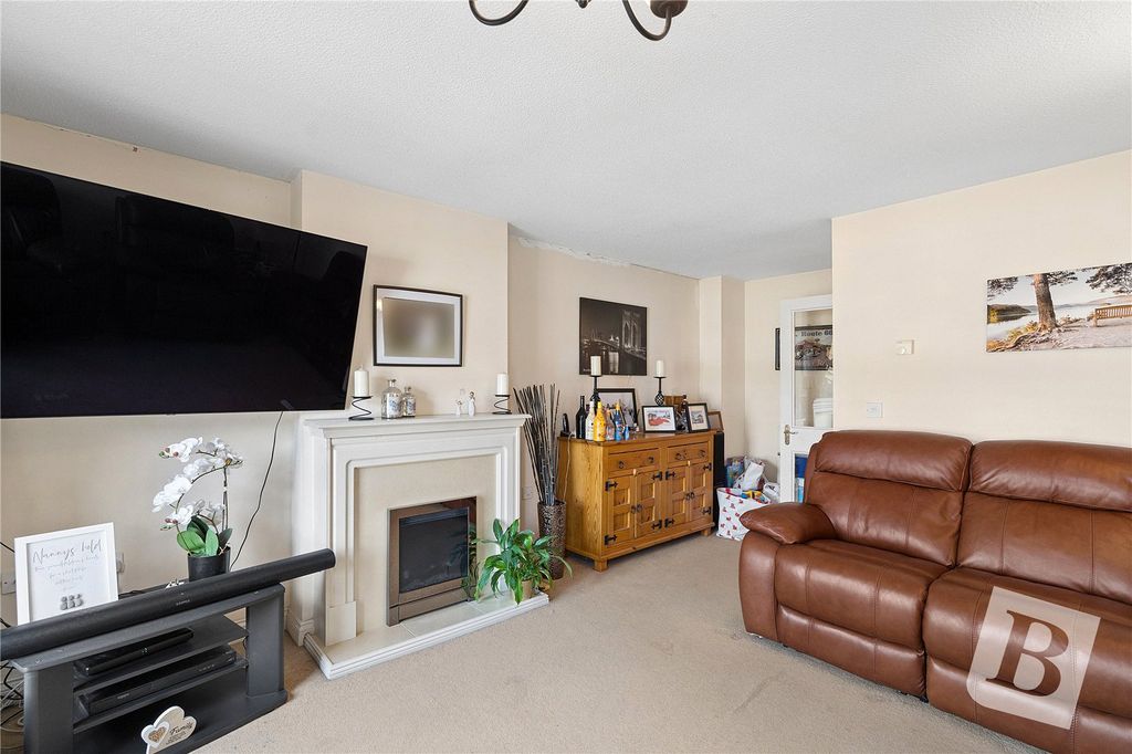 Property photo 2 of 20 Living Room