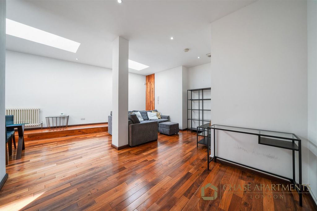 Property photo 2 of 13 Cube House Se16 3Gd-2.Jpg