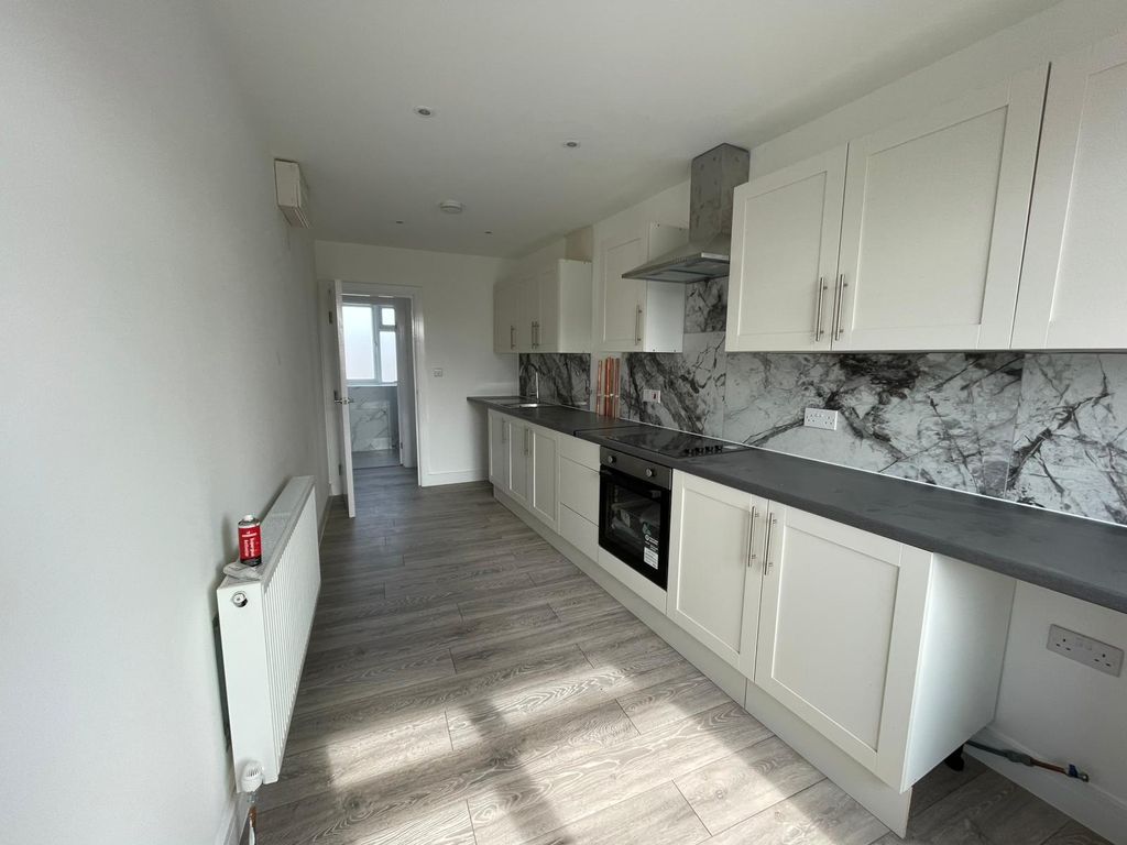 Property photo 2 of 19 Photo 13