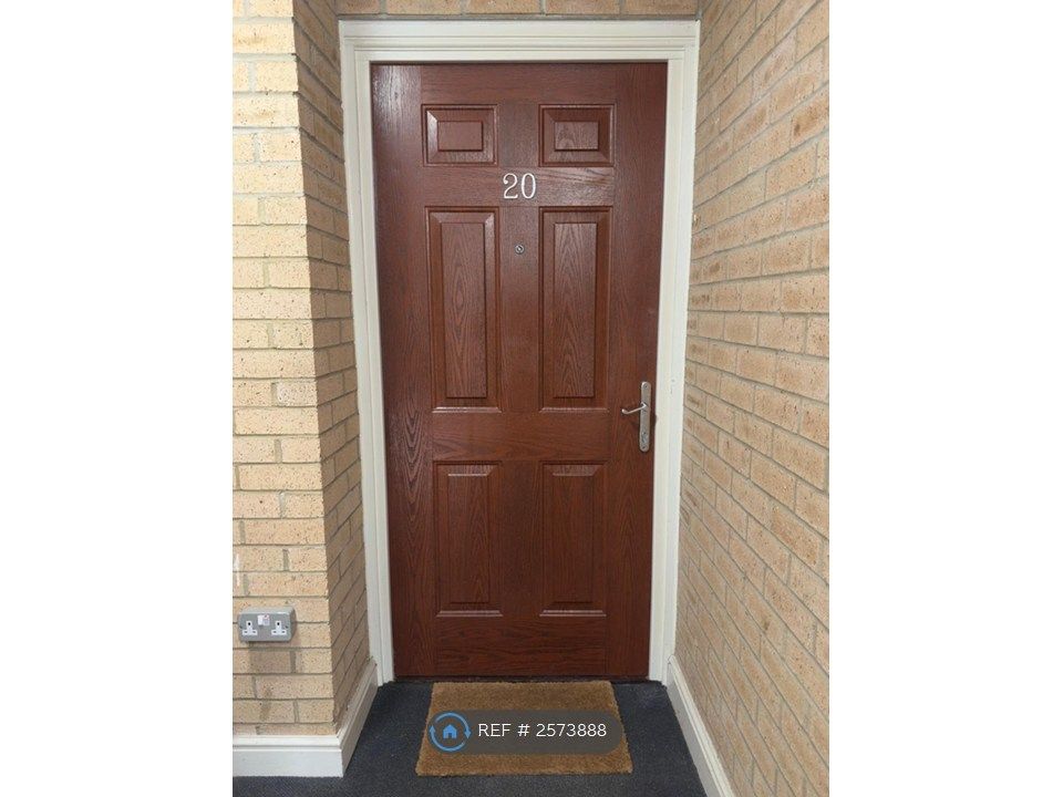 Property photo 2 of 11 Flat Entrance