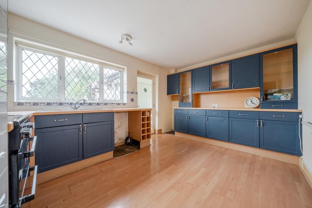 Property photo 3 of 20 Kitchen