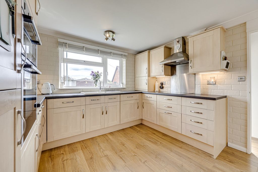 Property photo 3 of 24