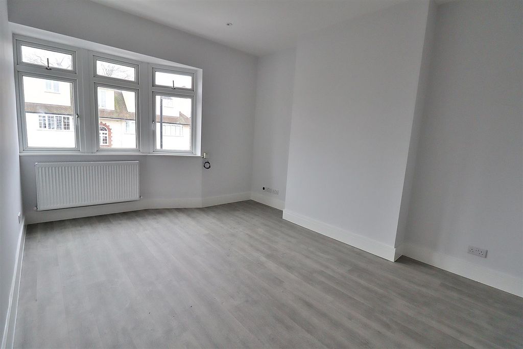 Property photo 2 of 11 Img_2754_01.Jpg