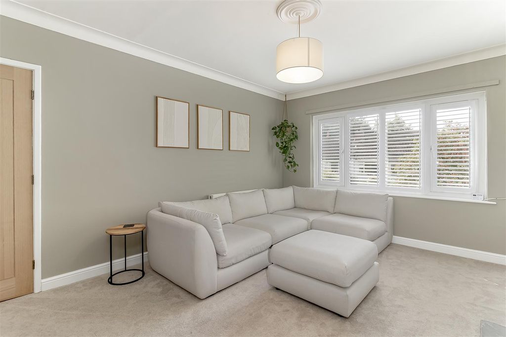 Property photo 3 of 22 Lounge - B.Jpg
