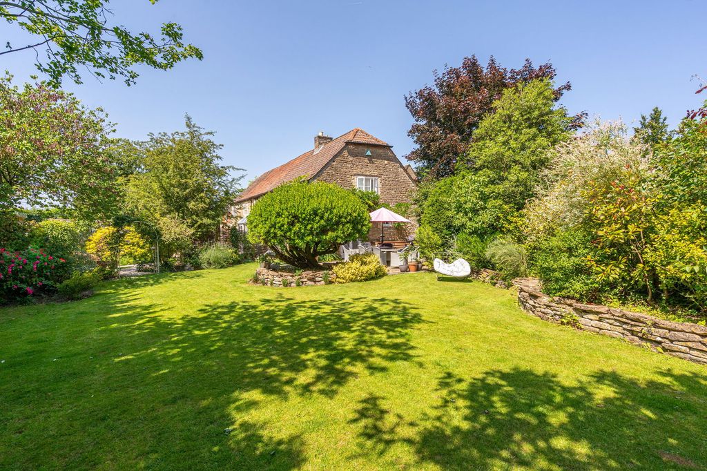 Property photo 2 of 23