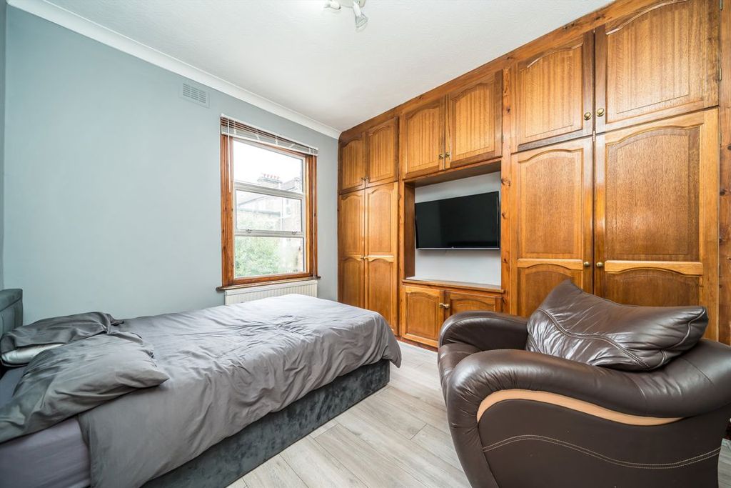 Property photo 3 of 8