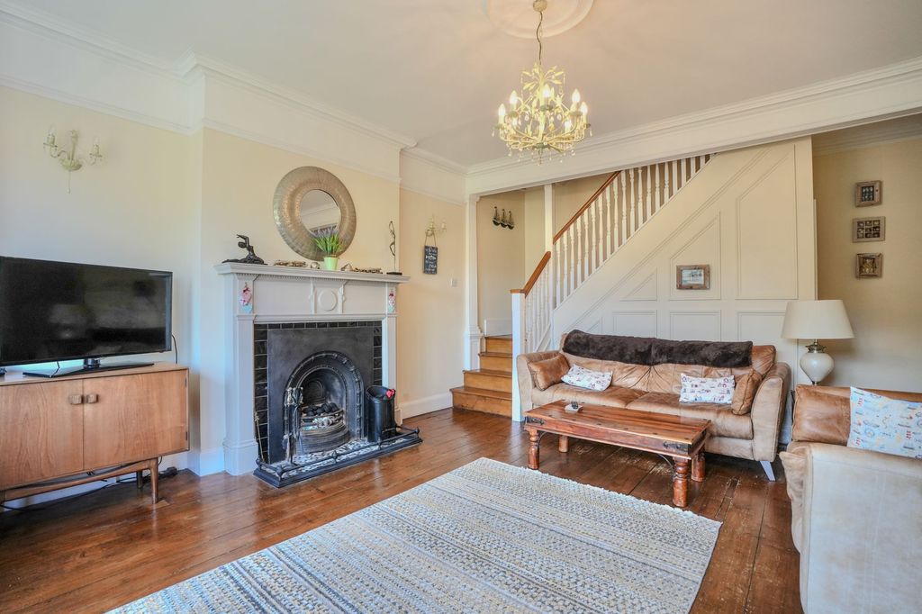 Property photo 2 of 27