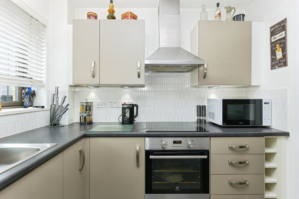 Property photo 3 of 15 Kitchen
