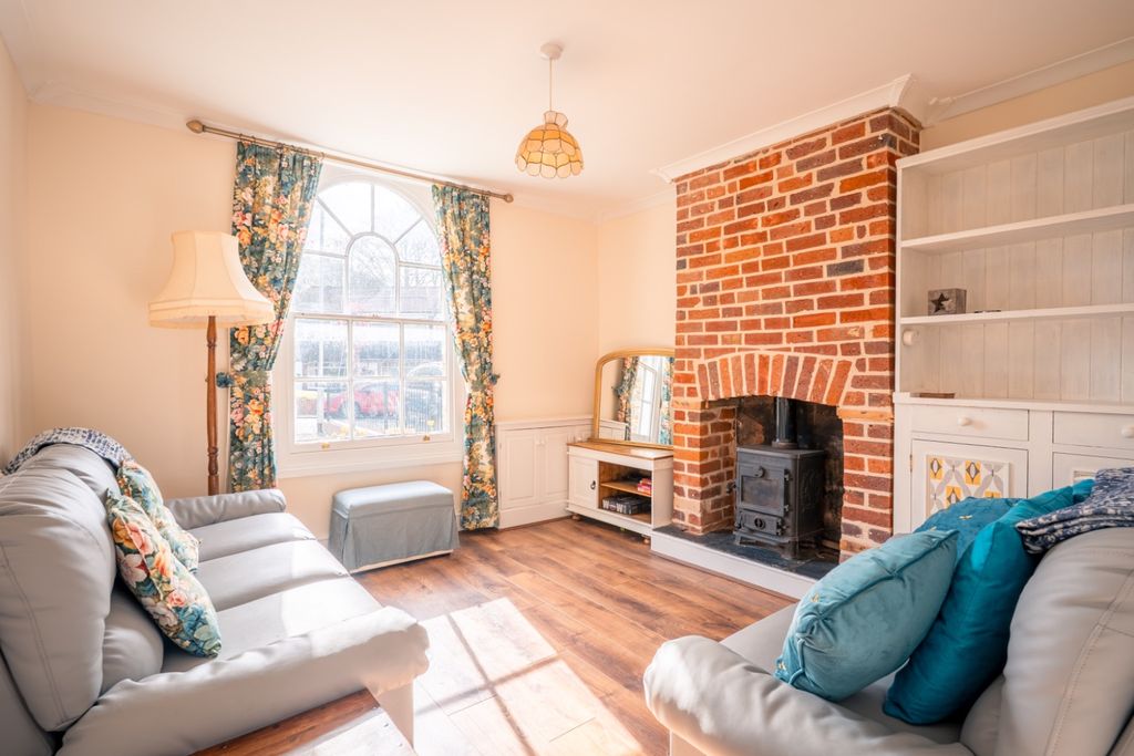 Property photo 2 of 18 1988055