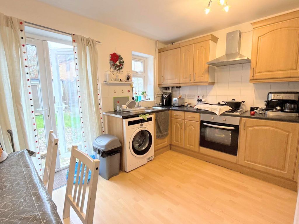 Property photo 2 of 8 Photo 4