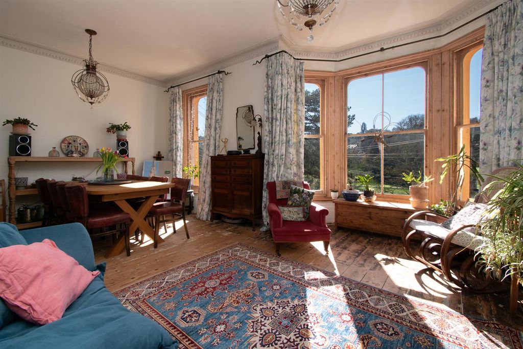 Property photo 2 of 28 Living Room