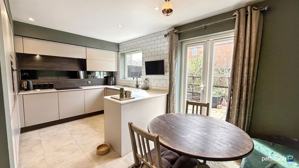 Property photo 3 of 20