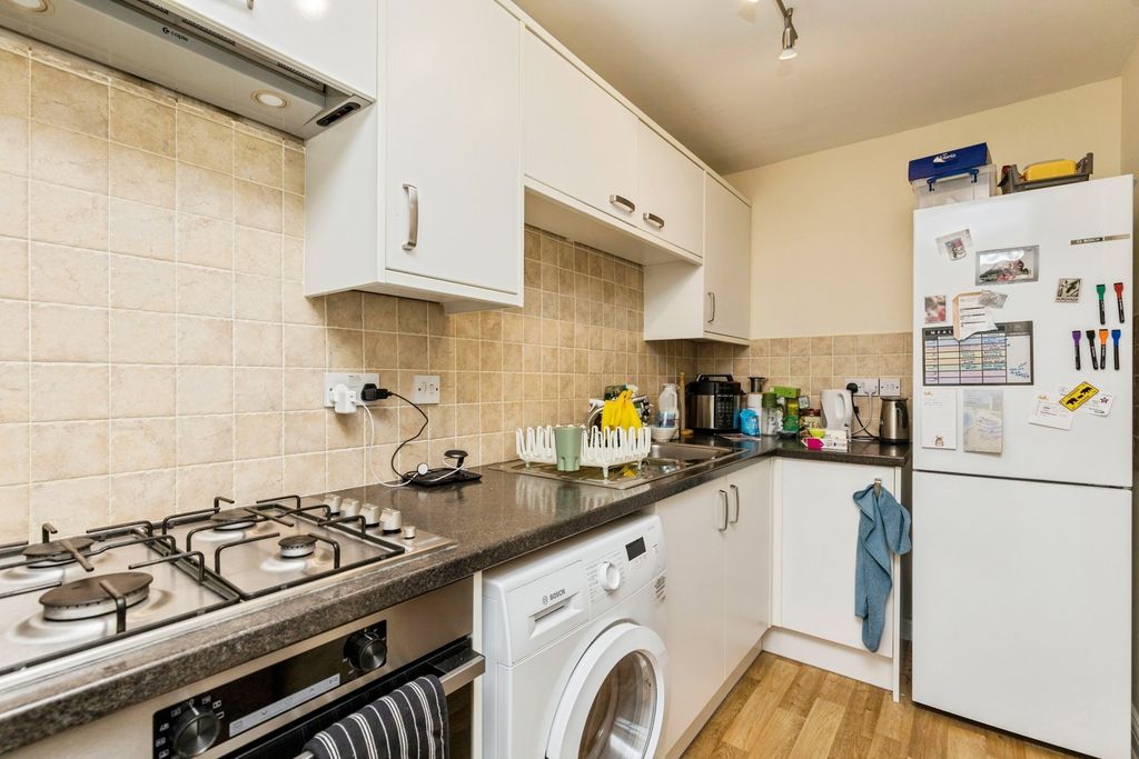 Additional image 4 of 2 bed flat for saleGreenacres, North Parade, Horsham, West Sussex RH12