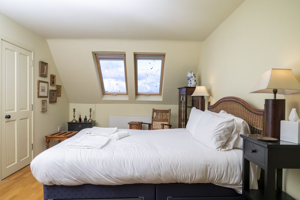 Property photo 3 of 40