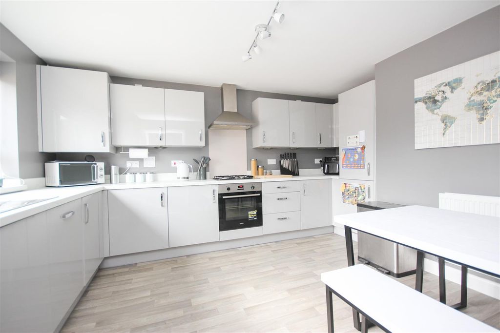 Property photo 3 of 16 Kitchen.Jpg