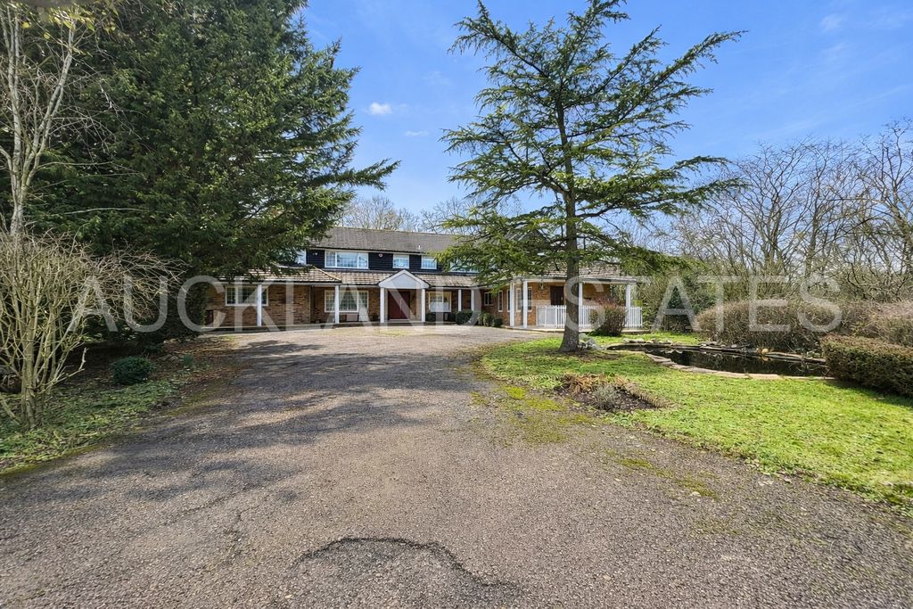 Additional image 44 of 5 bed detached house for saleFoxes Lane, Brookmans Park AL9