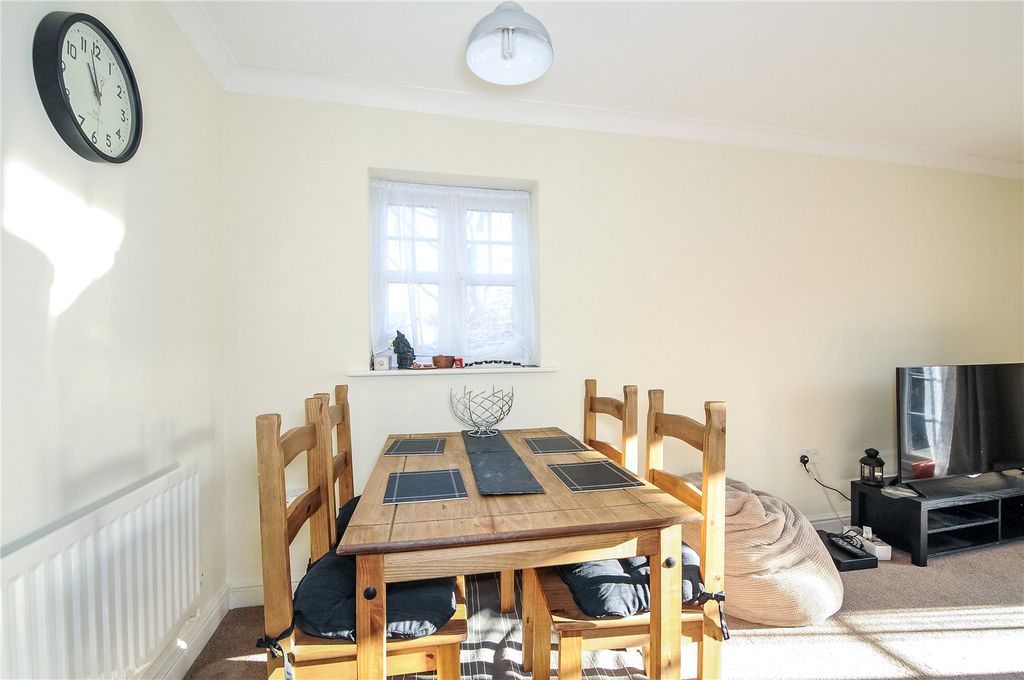 Property photo 3 of 8 Dining Area