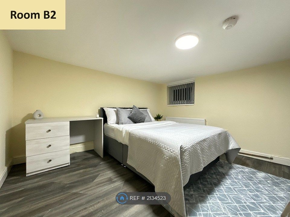 Property photo 1 of 8 Room 2