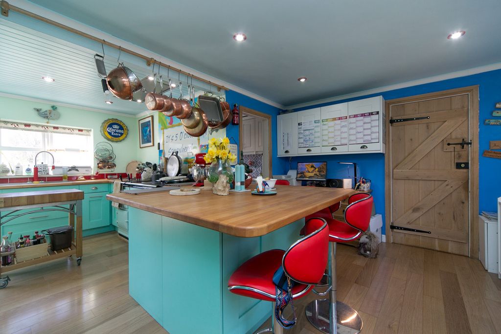 Property photo 2 of 35