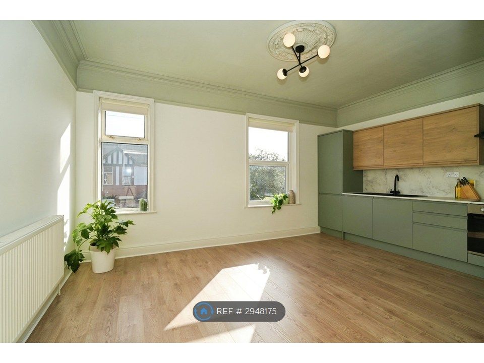 Property photo 3 of 26 Brand New Howdens Kitchen / Lounge